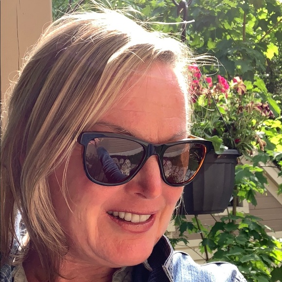 Meet your Posher, Chantal - Picture 1 of 2